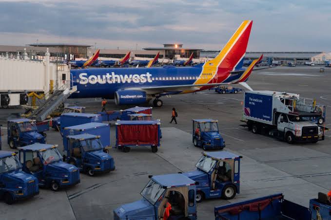 Southwest Cuts Full-Year Outlook as Fuel Expenses Weigh on Second-Quarter Profit