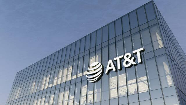 AT&T Earnings Beat. CEO Stankey: Starlink Deal Not Needed At All