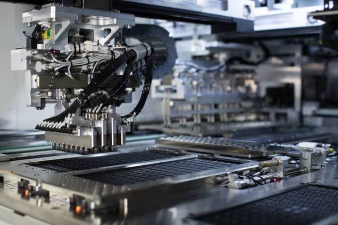 Micron Stock Falls Even After Analyst Forecasts Strong Demand and $1,600 Target