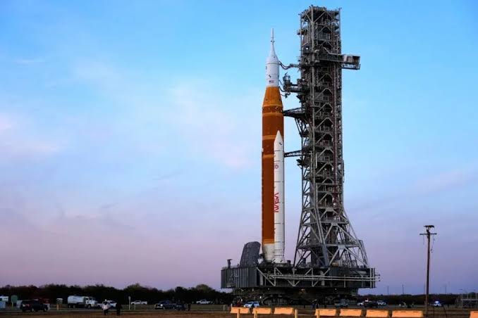 From hot sauces to cobbler, here’s what Artemis II astronauts are eating