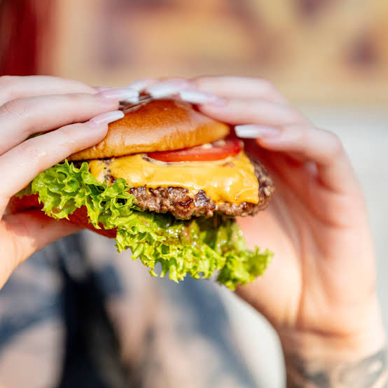 57-year-old Burger chain closed 28 restaurants, 100s more coming