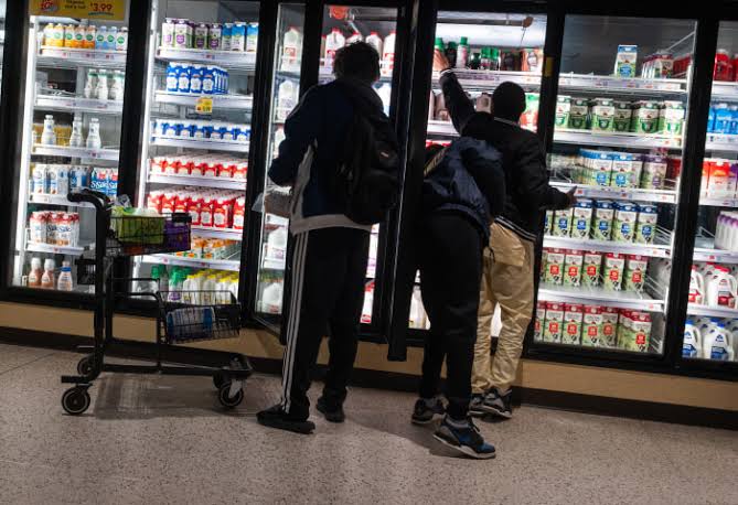 Iran War Keeps Fed’s Inflation Gauge Above Inflation Target