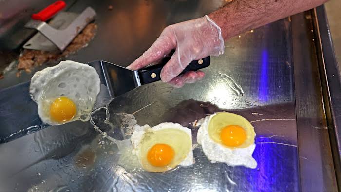 Family behind top US egg producer reaped $320mn after price surge