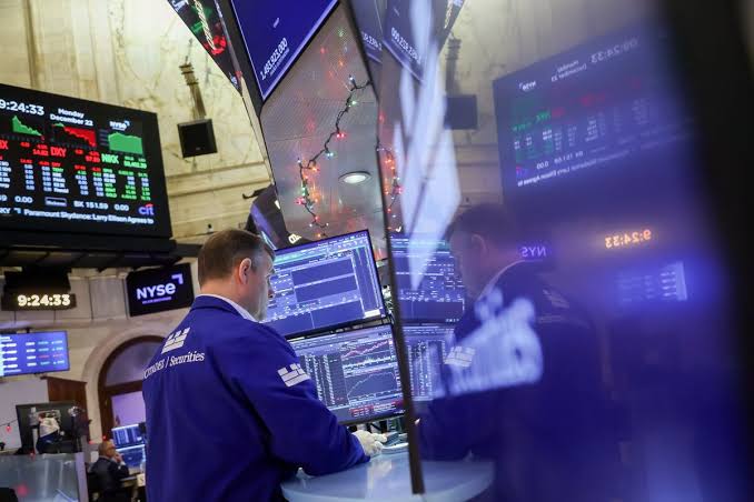 Banks’ Record Bond Short Sparks Quest for Answers: Credit Weekly