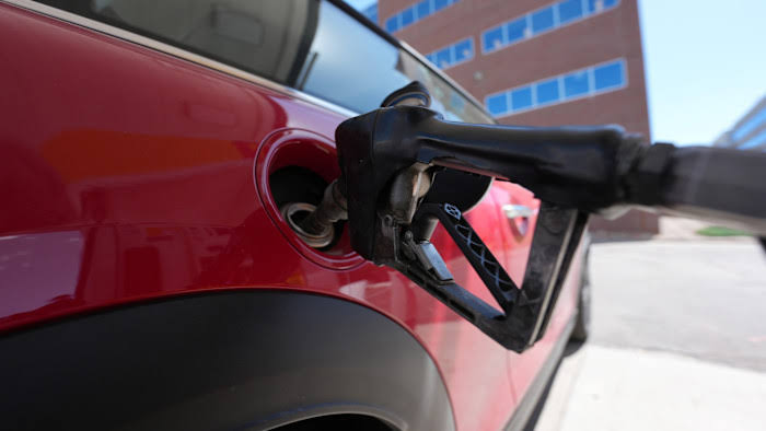 Average US petrol price falls below $4 on deal to reopen Strait of Hormuz