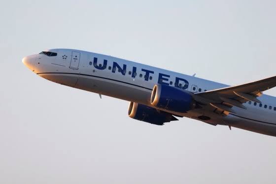 Man arrested and accused of sneaking onto United Airlines flight with fake boarding pass