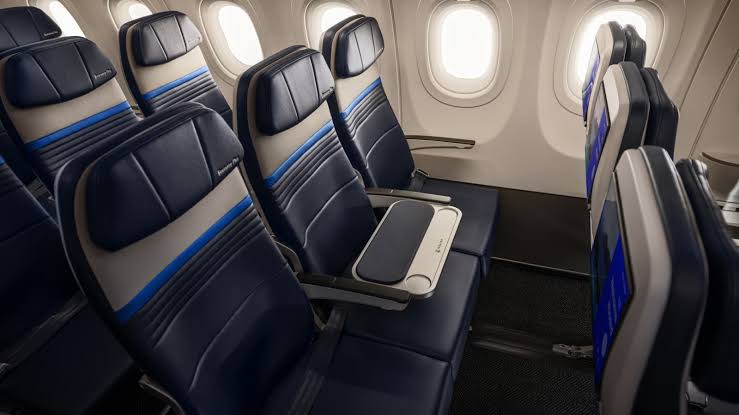 United Airlines' new upsell: Keeping other travelers out of the middle seat