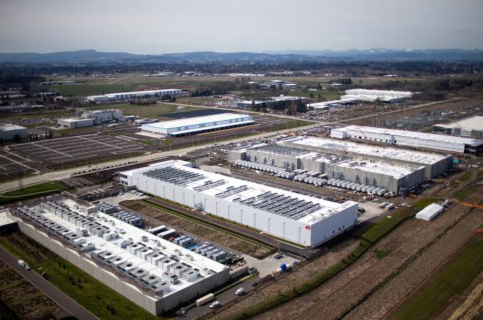 Oregon regulators approve 30% electricity rate hike for data centers near Portland