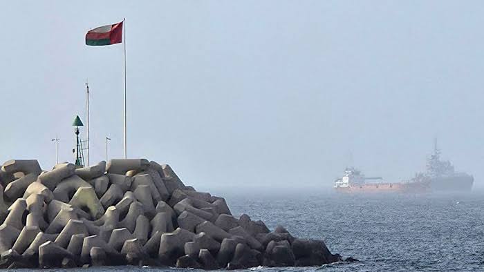 Oil prices fall as Iran and US pause strikes over Strait of Hormuz tensions