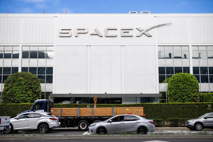 Short-Sellers Swarm SpaceX With Paper Profit Nearing $4 Billion