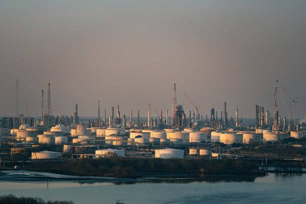 Iran War Drives Oil Profits to Highest Levels in Years