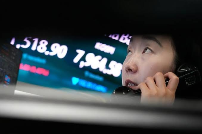 Wall Street drifts after tech stocks keep swinging