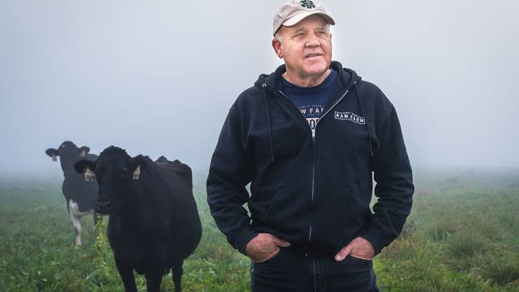 He profits off raw milk that’s making people sick. The government isn’t stopping him.