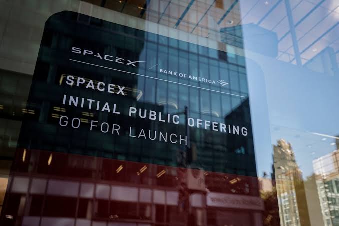 Exclusive: SpaceX tells banks it won't move its $135-a-share IPO price