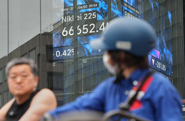 Tokyo's Nikkei 225 Index Tops 68,000 for the 1st Time as Wall Street Logs More Records