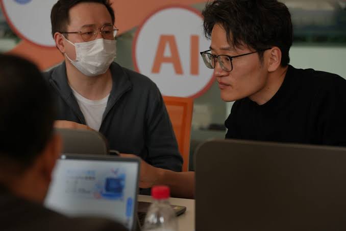 Americans are busy getting angry and throwing a fit about AI while the Chinese use it to book travel, order food and hail rides