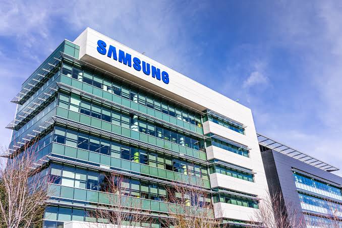 U.S. Stocks Move Sharply | Samsung Triggers the 'Sell on Good News' Pattern; Major U.S. Memory Chipmakers Slump in After-Hours Trading, with Micron Technology and SanDisk Down Over 6%