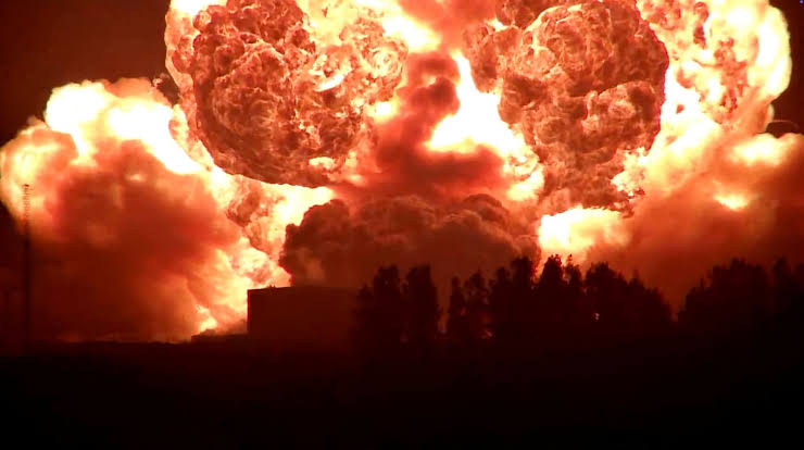 Massive Blue Origin rocket explosion gives edge to Elon Musk in space race