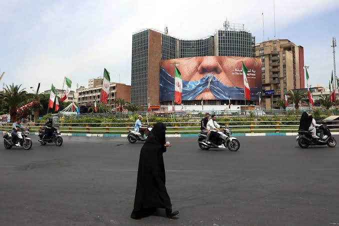 Oil Climbs as US-Iran Ceasefire Remains Elusive: Markets Wrap