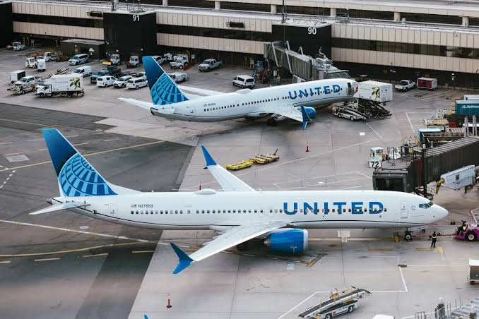 United Lifts Outlook as Travel Demand Buffers Higher Costs