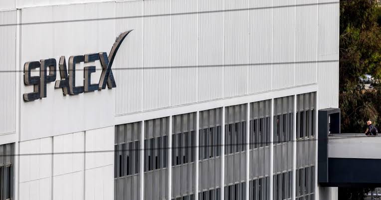 SpaceX locks in IPO price of $135, making it largest stock debut ever