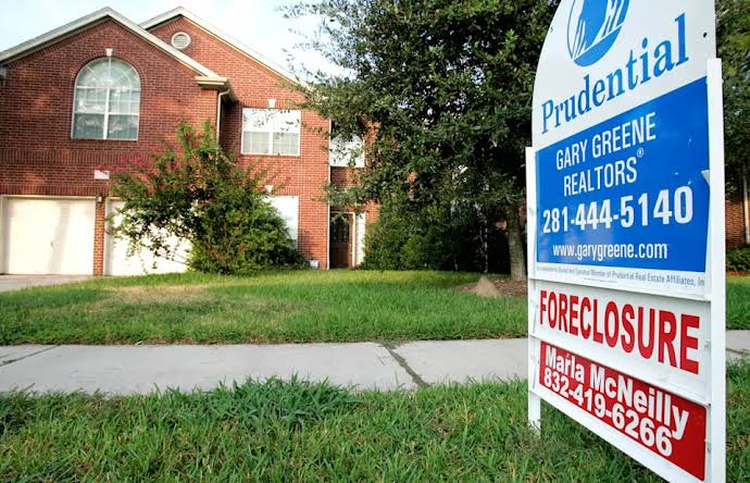 Foreclosures hit highest level since 2019, sparking interest from bargain hunters