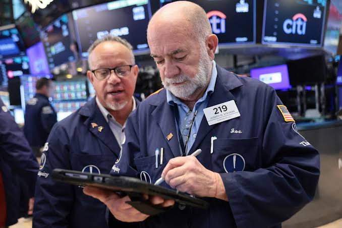 Stock market today: S&P 500 notches longest weekly win streak since 2023, Dow climbs to record high