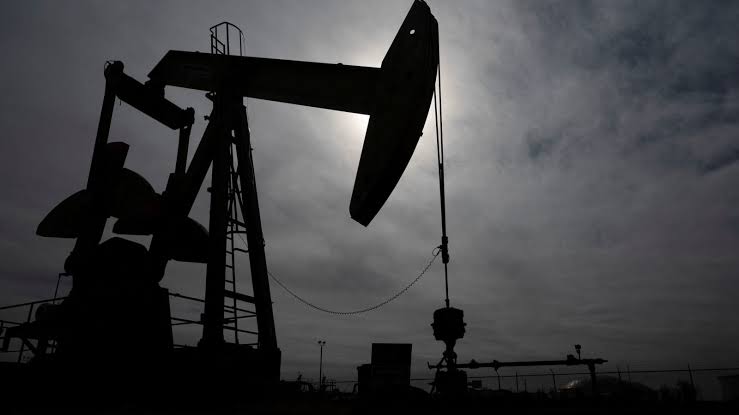 Oil falls over 1% on reports of potential U.S.-Iran ceasefire deal