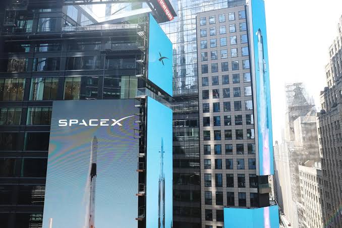 SpaceX Nears IPO Price Again After Staging $327 Billion Rally