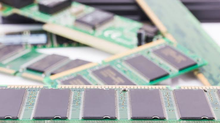 Micron Rockets 11%, SanDisk Rallies 11%, Western Digital Up 3% on AI Memory Supercycle Bull Case