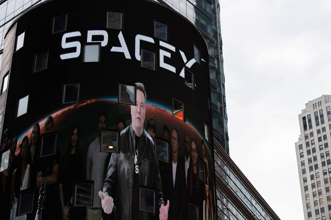 SpaceX stock falls back to earth shortly after Wall Street analysts release florid targets: 'Paving the superhighway to the stars'