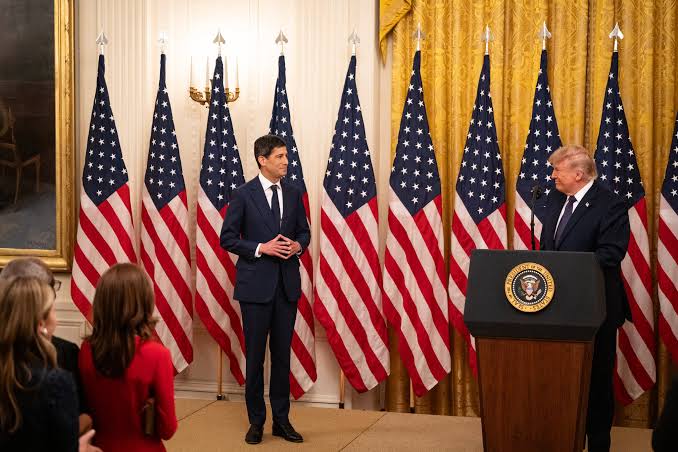 Kevin Warsh is Sworn in as Fed Chair Against Backdrop of Rising Inflation Threat
