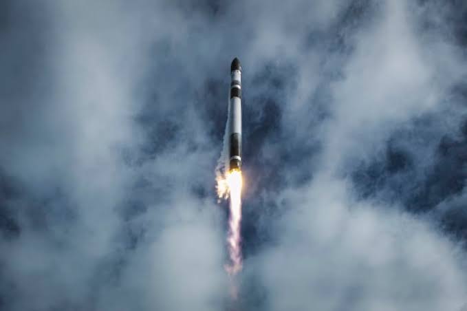 Rocket Lab and AST Short Squeeze: Space Stocks Mirror EV Bubble as SpaceX IPO Looms