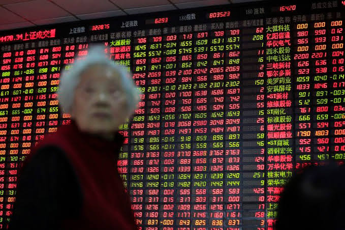 Asia stocks fall as oil, Samsung drag weighs; Japan chip rally limits broader loss