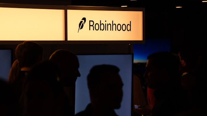 Robinhood to let investors use AI chatbots for share trading