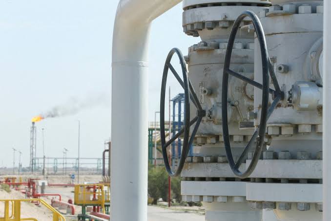 Oil jumps 4% as new military strikes threaten Hormuz shipments