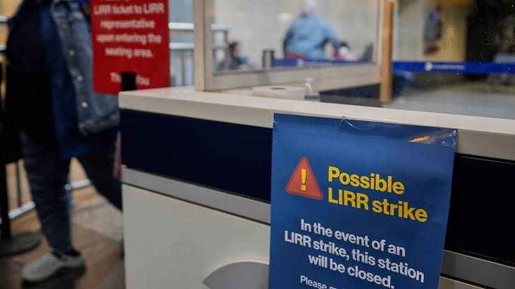 Officials outline contingency plans ahead of midnight LIRR strike deadline