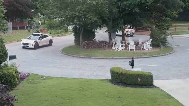 Empty Waymos invade Atlanta neighborhood, circle cul-de-sac for hours with no passengers