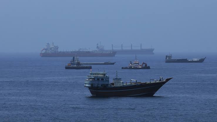Oil falls as easing Middle East tensions send Brent to its worst quarter since 2020
