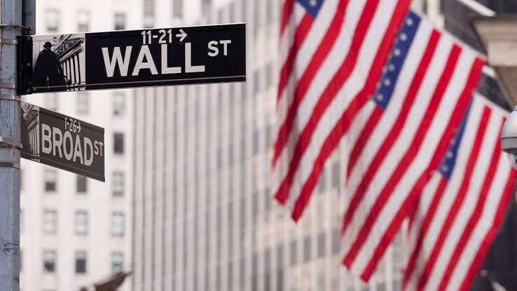Stock Market Today: Nasdaq Sinks As Sellers Hit Memory Chips; Oil, Yields Slide