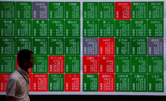 Asia shares fall on tech pullback, oil stable as Iran talks stay in focus