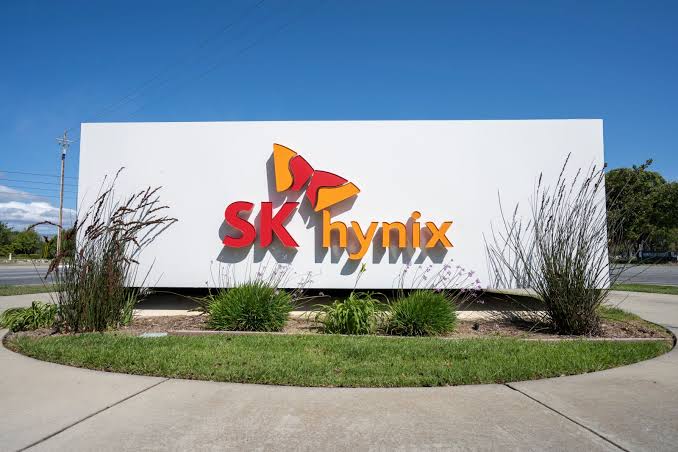 SK Hynix Stock’s Upcoming U.S. Listing Is a Sign the Memory Trade Could Soon Topple. 2 Ways to Profit from the Pain.
