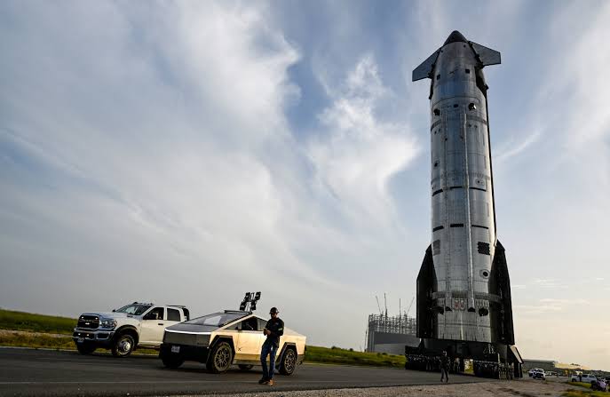 SpaceX stock closes at lows after first test flight since IPO scrubbed