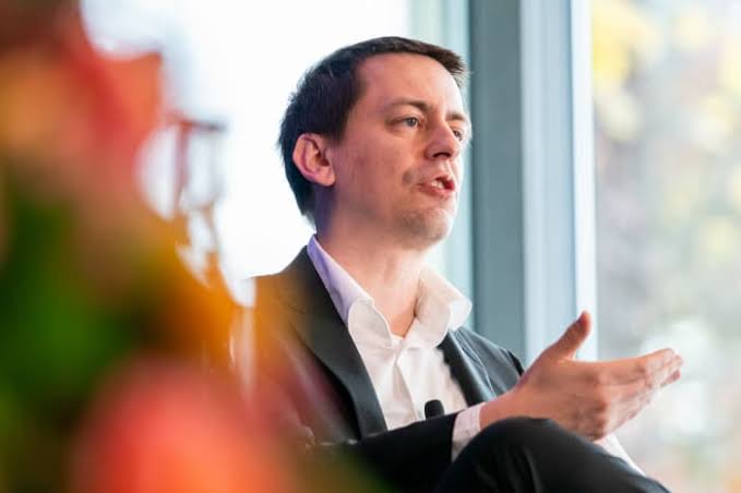 Alphabet Stock Tumbles as Google’s DeepMind Loses Nobel Prize Winner to Anthropic
