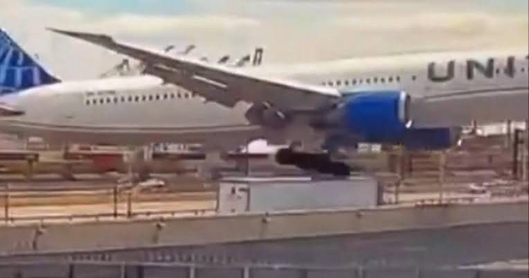 First officer of United flight that hit light pole on New Jersey Turnpike told captain he was "slow and a little low," NTSB says