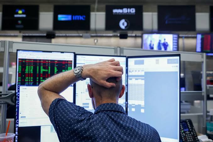 US Futures Slip, Oil Climbs on Renewed Iran Threat: Markets Wrap