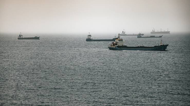 Oil prices rise 4% as U.S. and Iran fight for control of Strait of Hormuz