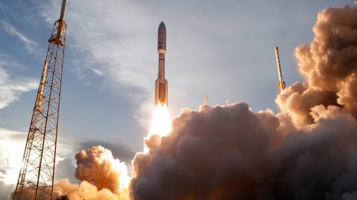 Amazon in talks to buy $9bn satellite group Globalstar in bid to rival Elon Musk’s Starlink