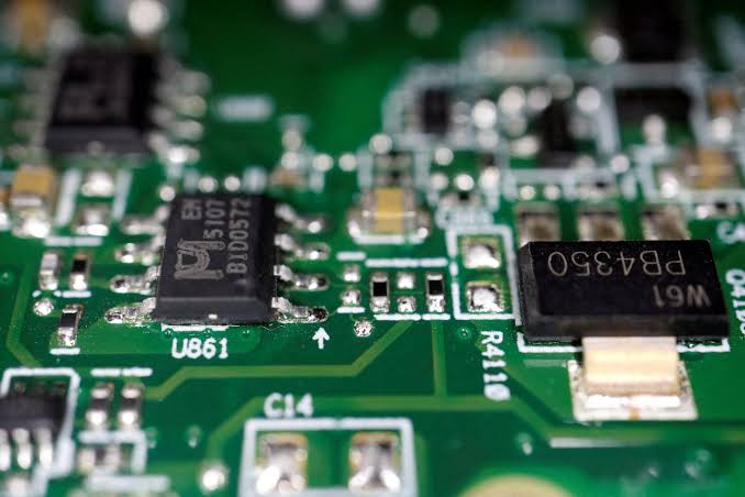 Sandisk, Western Digital weigh on chip sector as high expectations eclipse strong earnings