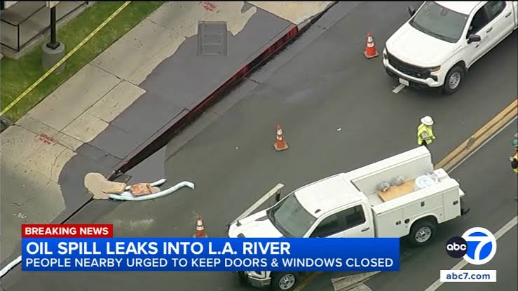 Burst pipe sends hundreds of gallons of crude oil into East LA streets, reaches LA River